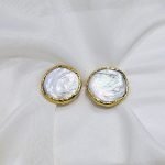 Brincos Rose madrepérola