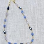 Pulseira terço com pedras coloridas